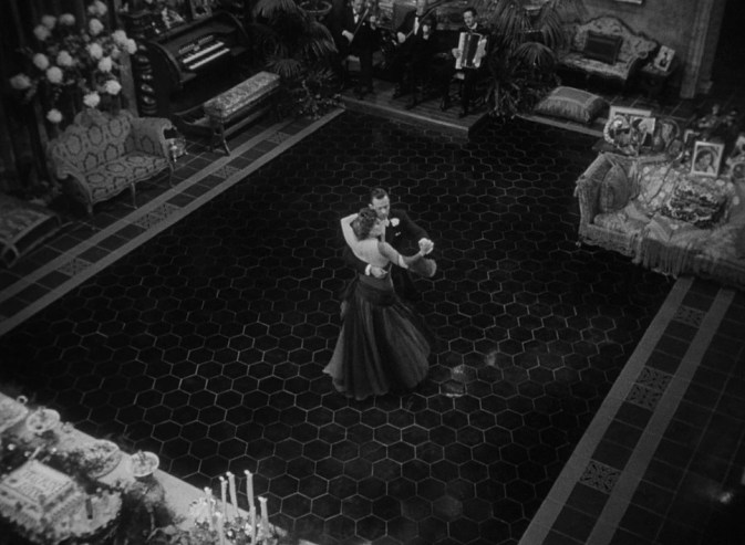 Bird's Eye View or Overhead Shot | Sunset Boulevard (1950)