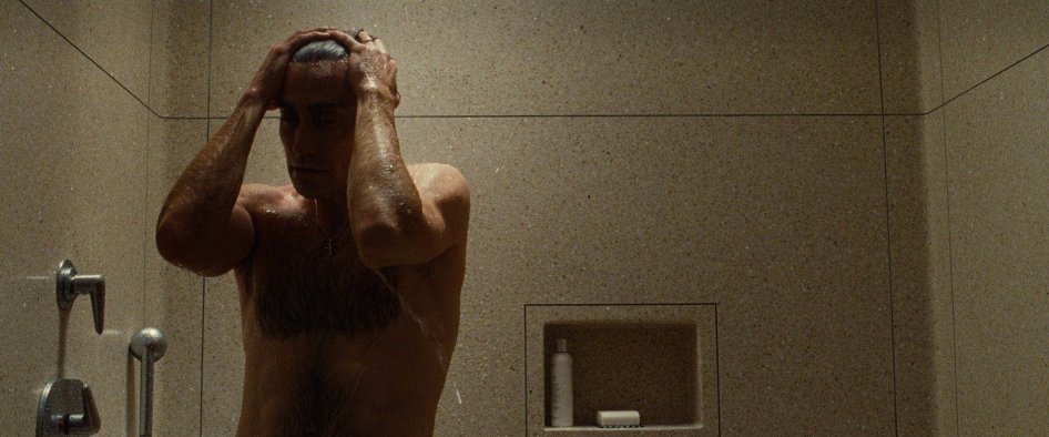 nocturnal-animals-tom-ford-jake-gyllenhaal-topless-shower