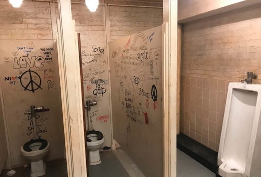 Int. Troubadour Bathroom Set Still
