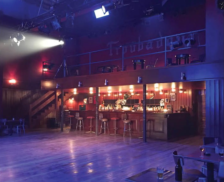 Int. Troubadour Set Still